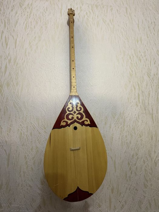 Продаю домбру срочно!!!