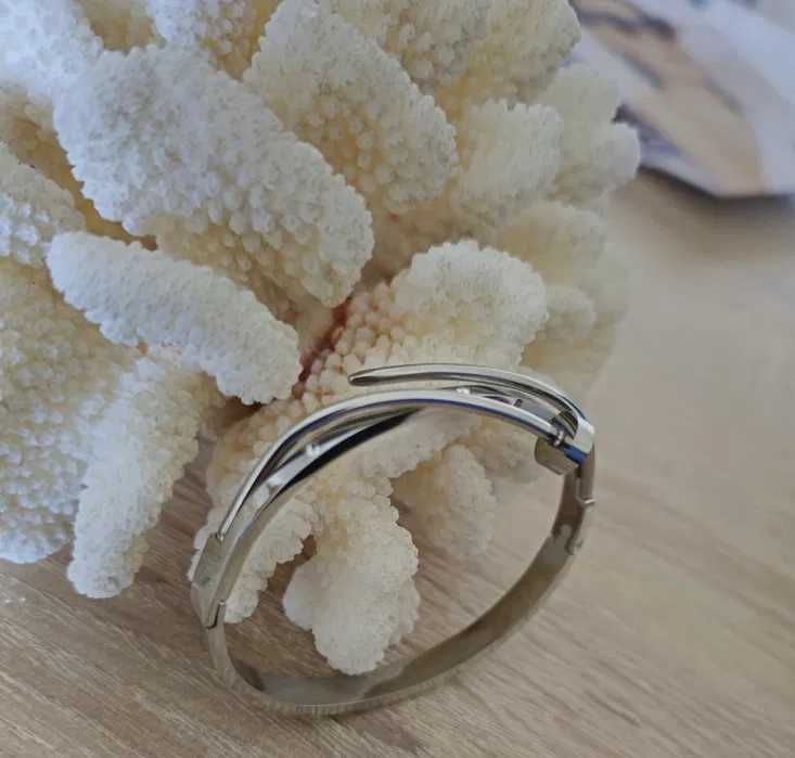 Нова и ефектна дамска гривна - изпращам и подарък!