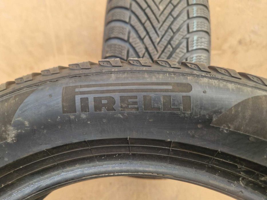 2 Pirelli R18 225/55
Зимни гуми 
DOT2724