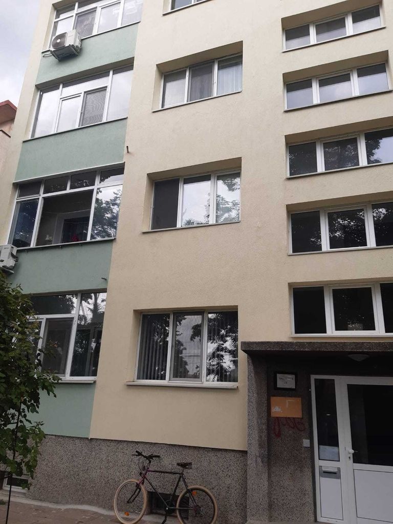 Продава се Четиристаен апартамент в Силистра, в.з. Юг - 130 кв.м за 593 €/кв.м - Снимка #1