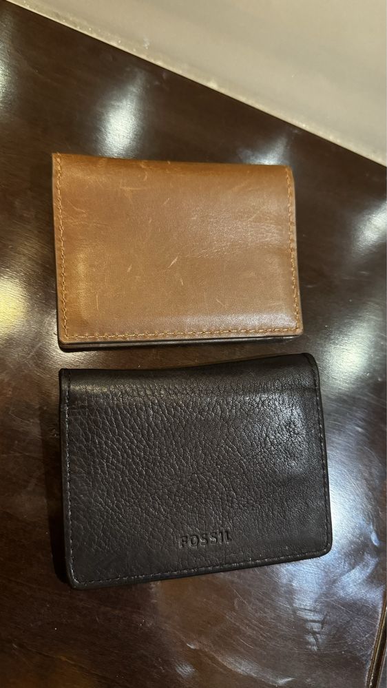 Ново кафяво кожено калъфче Fossil за документи магнитно портфейл