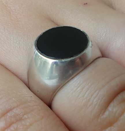 Inel vechi din argint cu piatra neagra (onyx?)