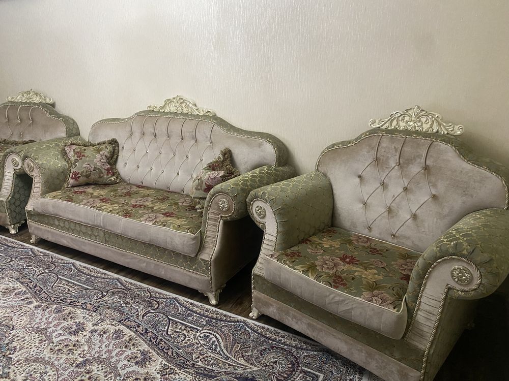 Продается диван и 2 кресла