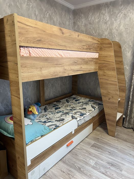 Продам двухъярусную кровать