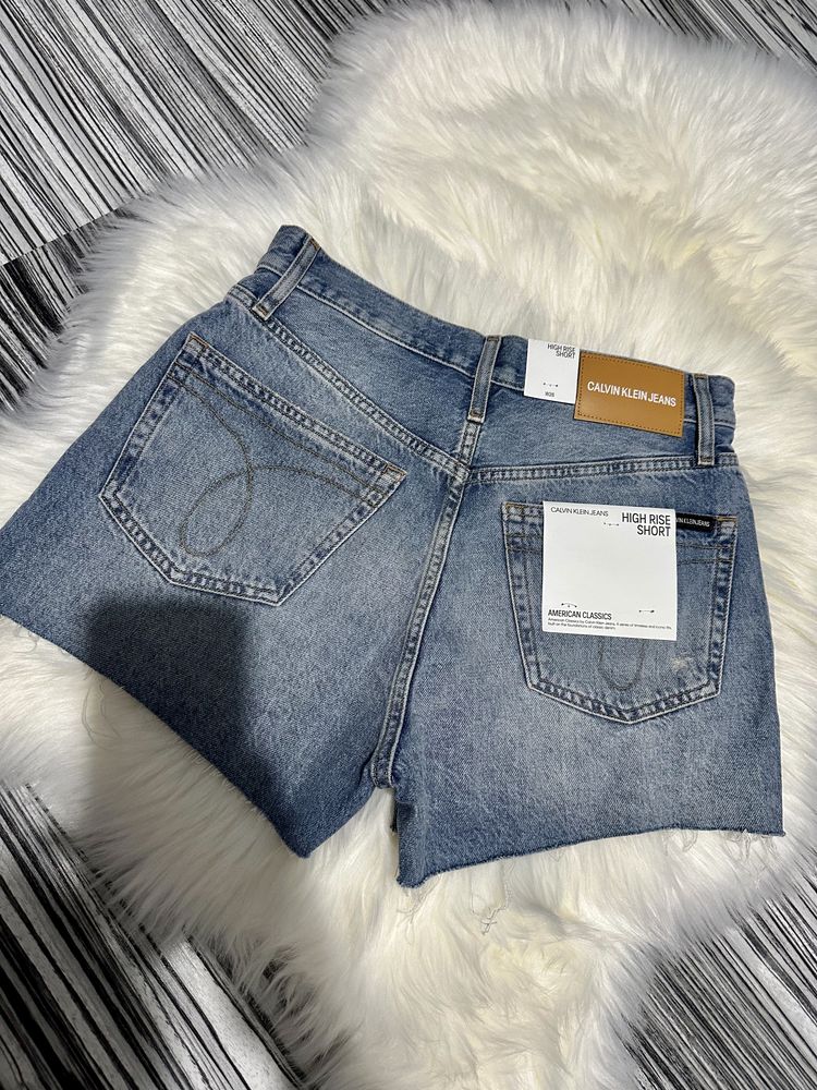 Pantaloni / blugi scurti cu talie înaltă Calvin Klein