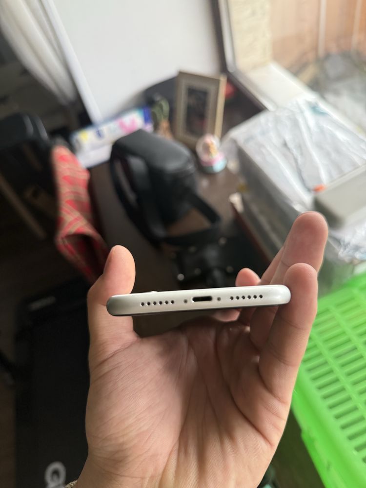 Продаю iphone XR 64
