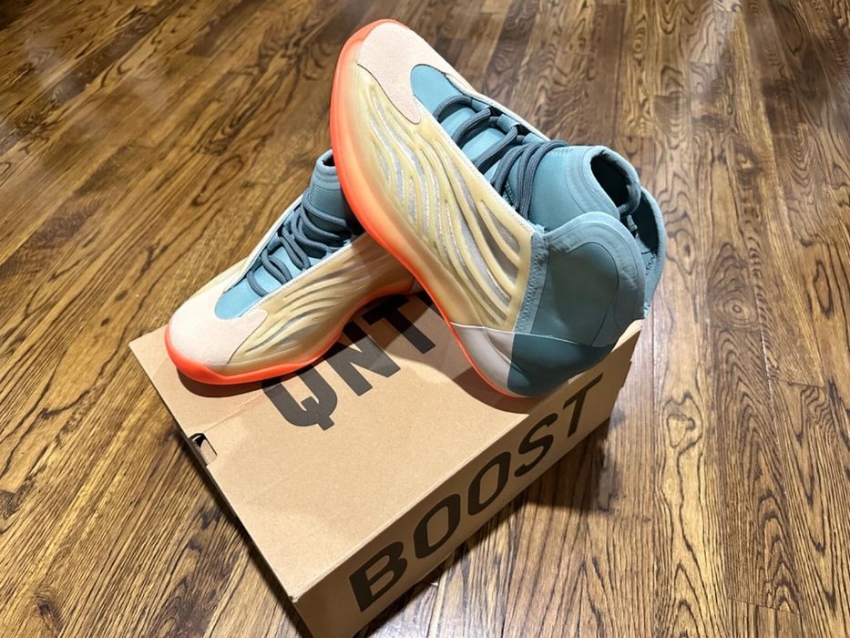 Yeezy QNTM Basketball Hi-Res Coral HP6595 Boost Quantum NWB 44. 4