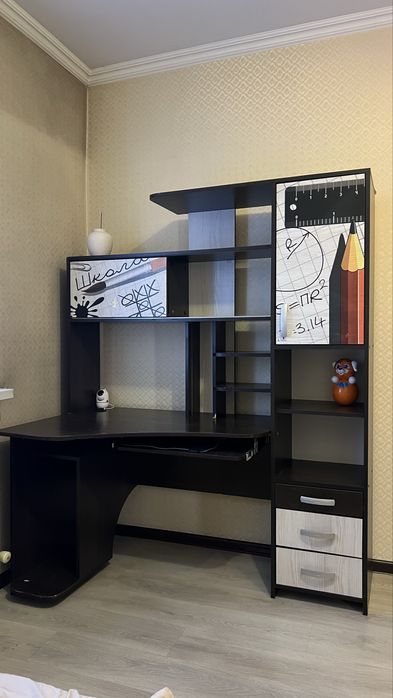 Продам компьютерный стол