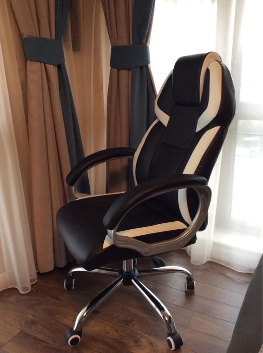 Чисто нов офис/геймърски стол Barton!