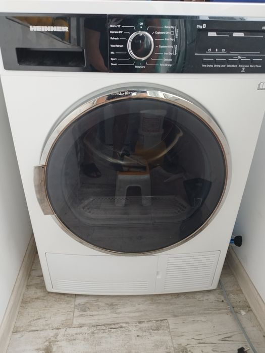 Vând uscător de rufe Heinner, model hcd-v804b