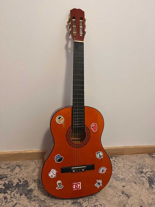 Chitara aproape nouă