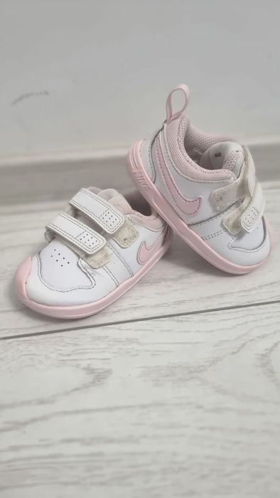 Adidași de fete alb cu roz Nike