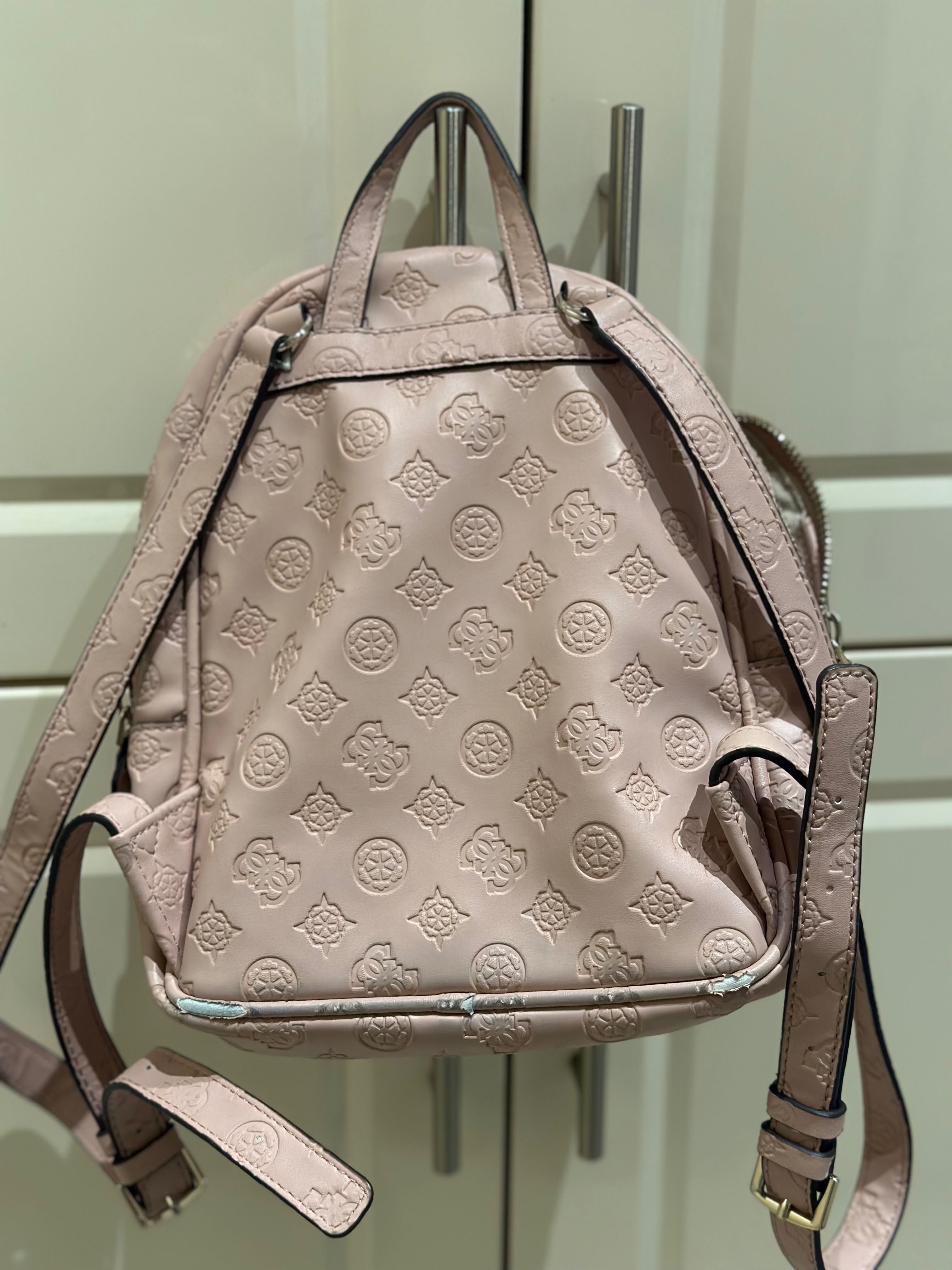 Дамска раница в розово Guess