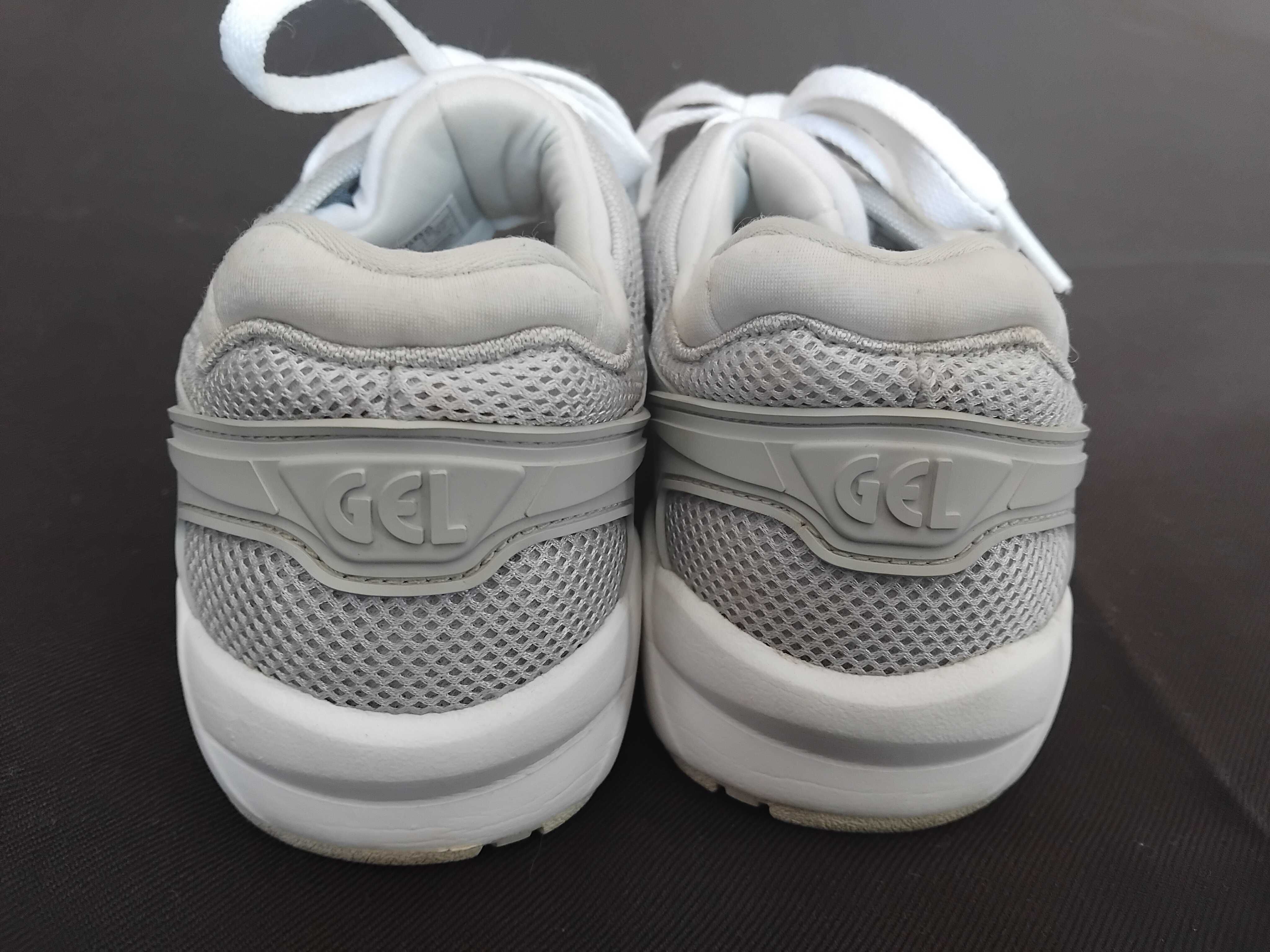 Дамски маратонки ASICS 36