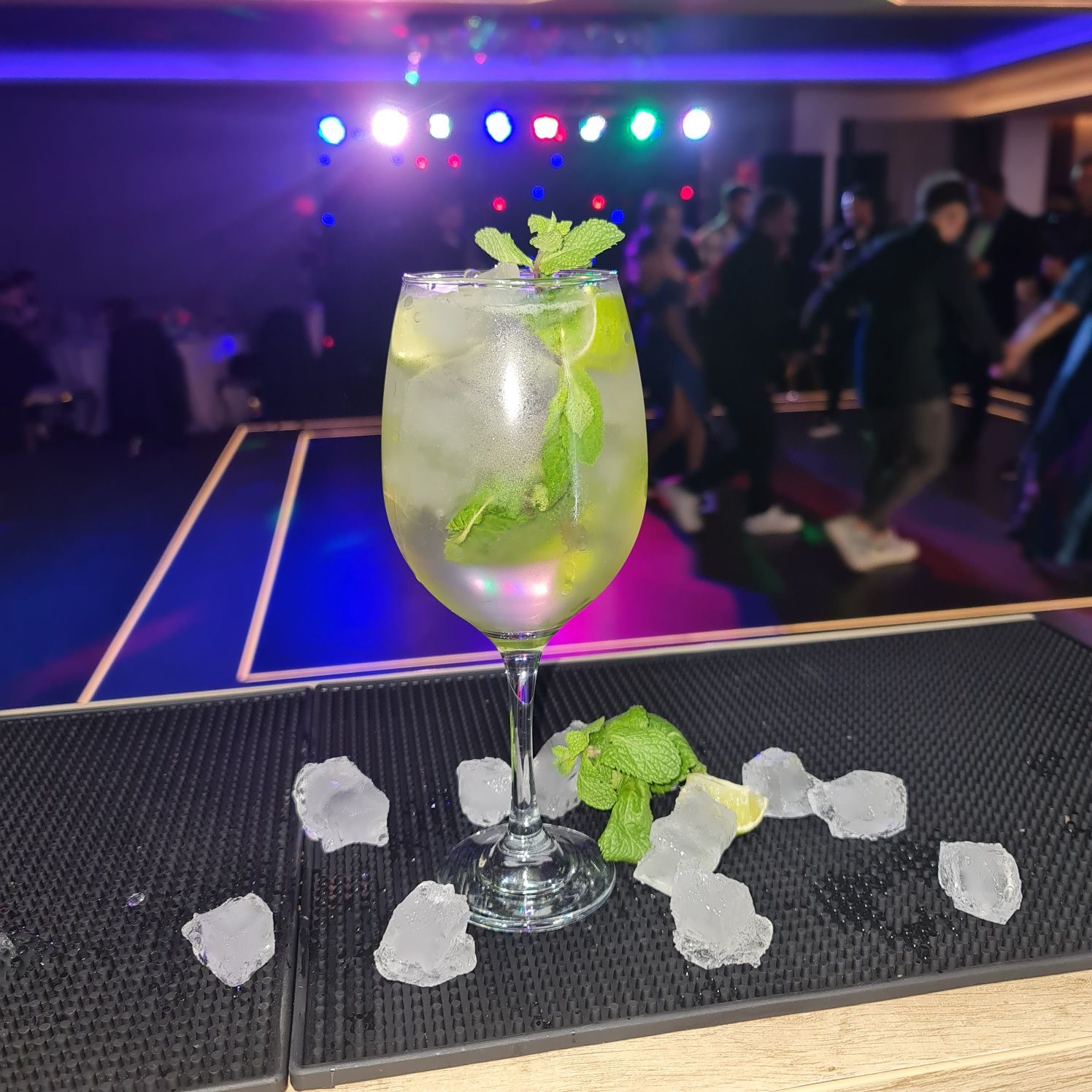 Open bar & tort shoturi