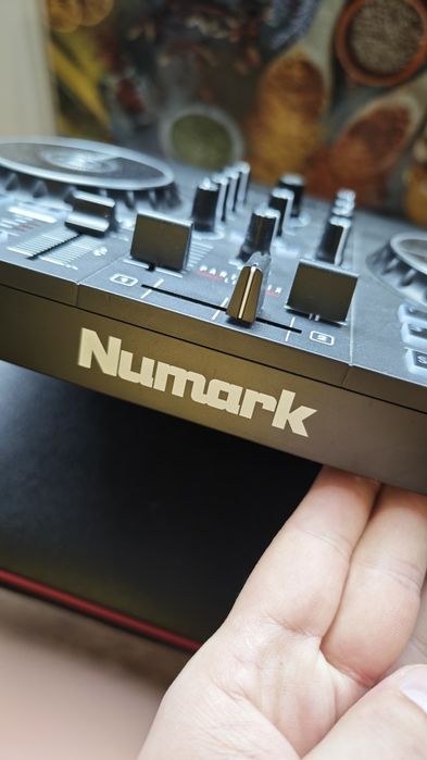 Dj пулт миксер Numark Party Mix Live DJ контролер