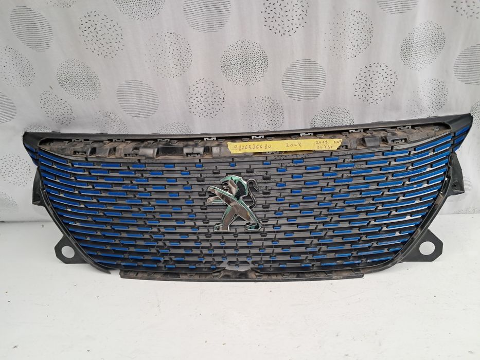 Грил решетка Peugeot 2008