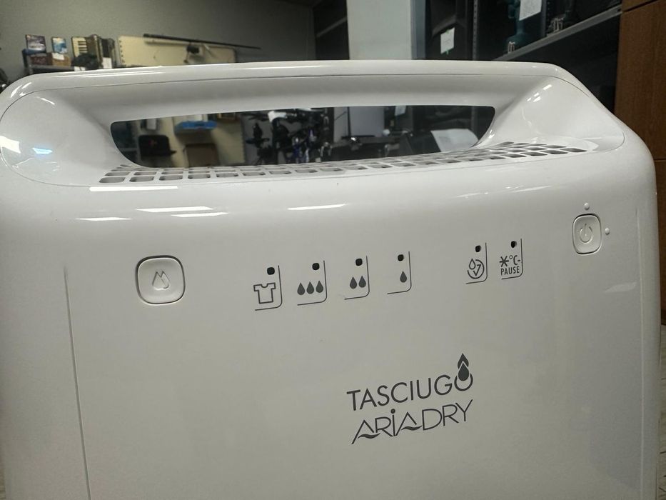 Amanet f28: Dezumidificator De'Longhi DEX210 cu functie uscare haine