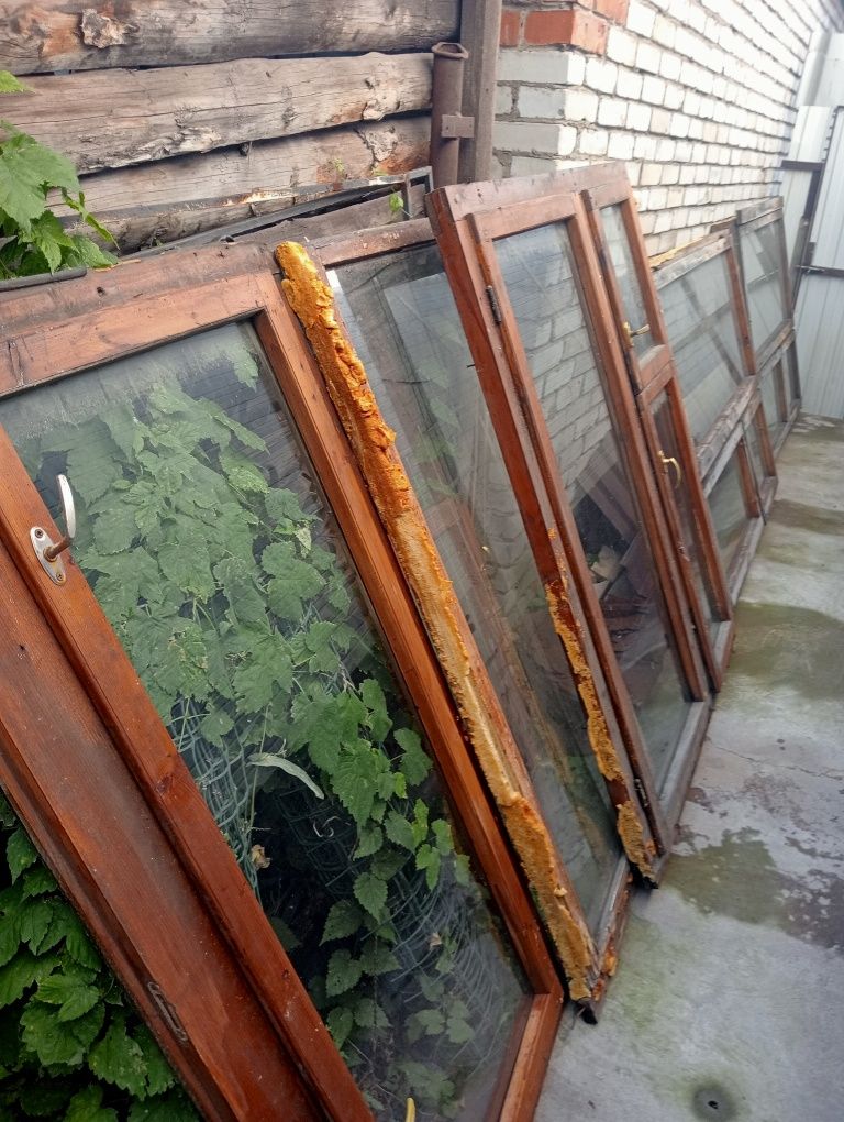 Продам оконные рамы бу