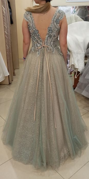 Абитуриенска рокля