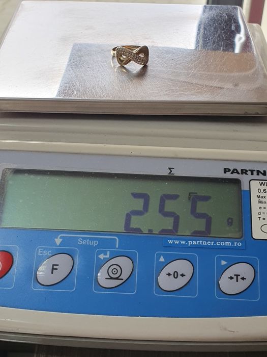 Inel din aur de 14K model Infinit cu pietre semiprețioase albe