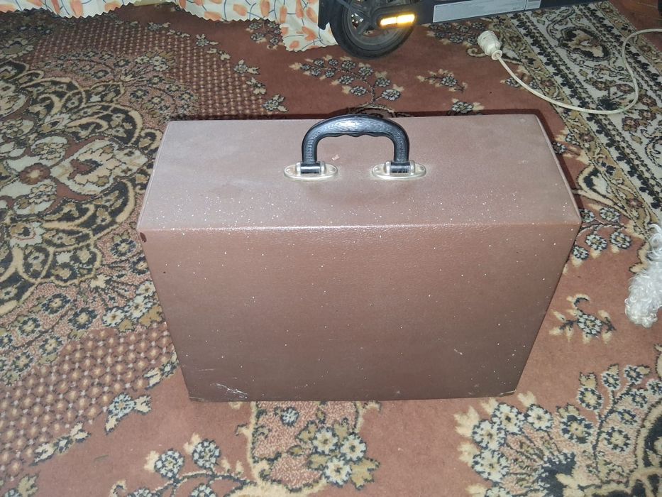 Vând  mașină de  cusut