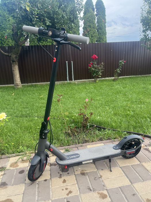 Trotinetă electrică în stare foarte bună – 31 km/h!