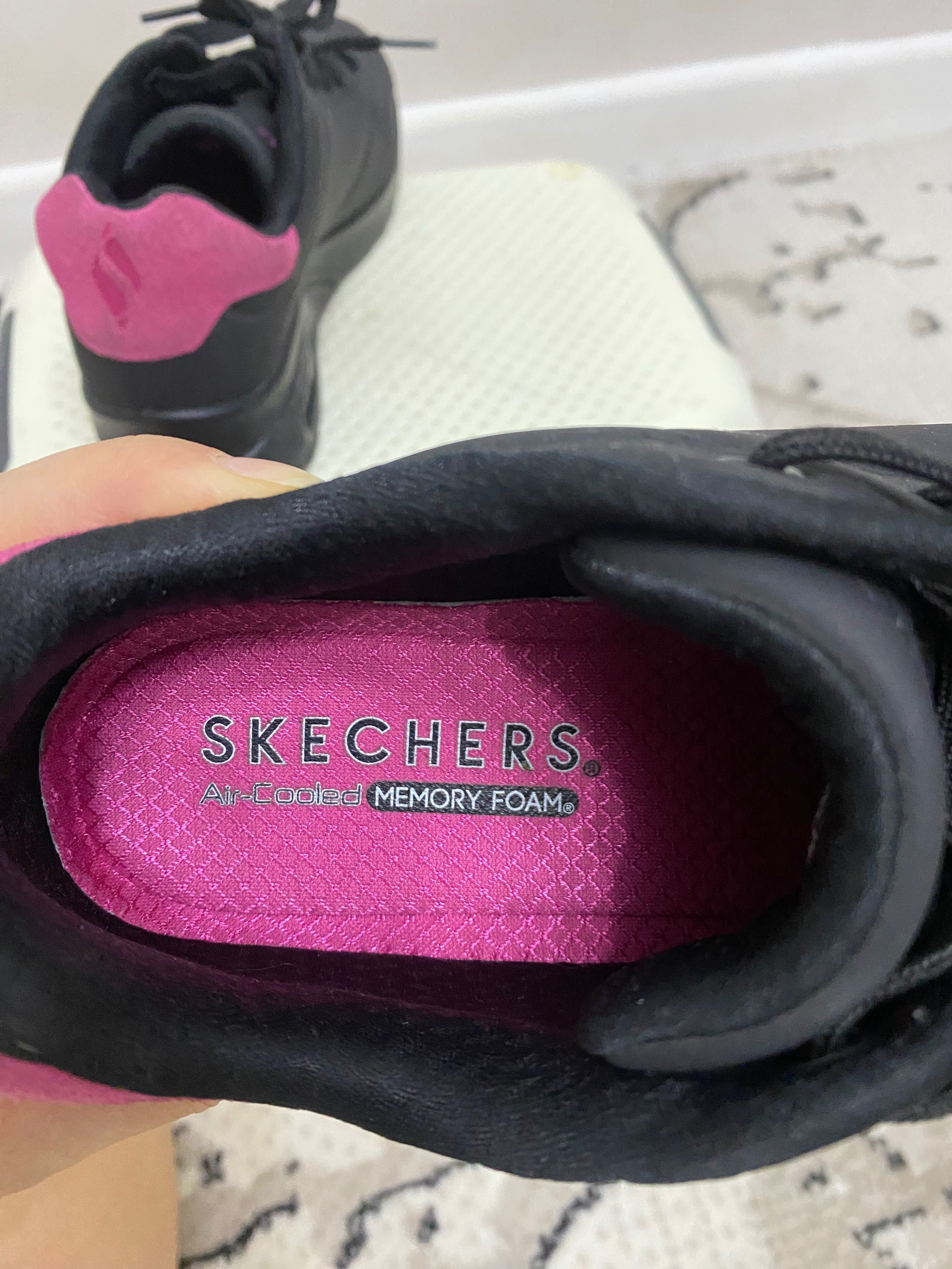 Женские кроссовки sketchers