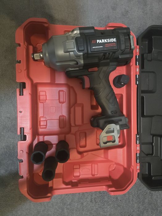 Masina de insurubat cu impact Parkside