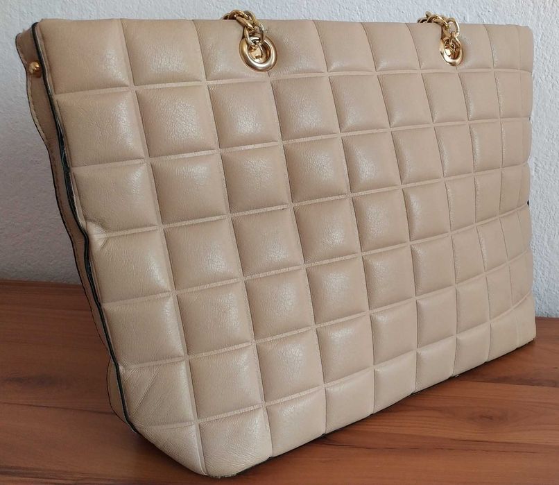 Дамска чанта в бежов цвят