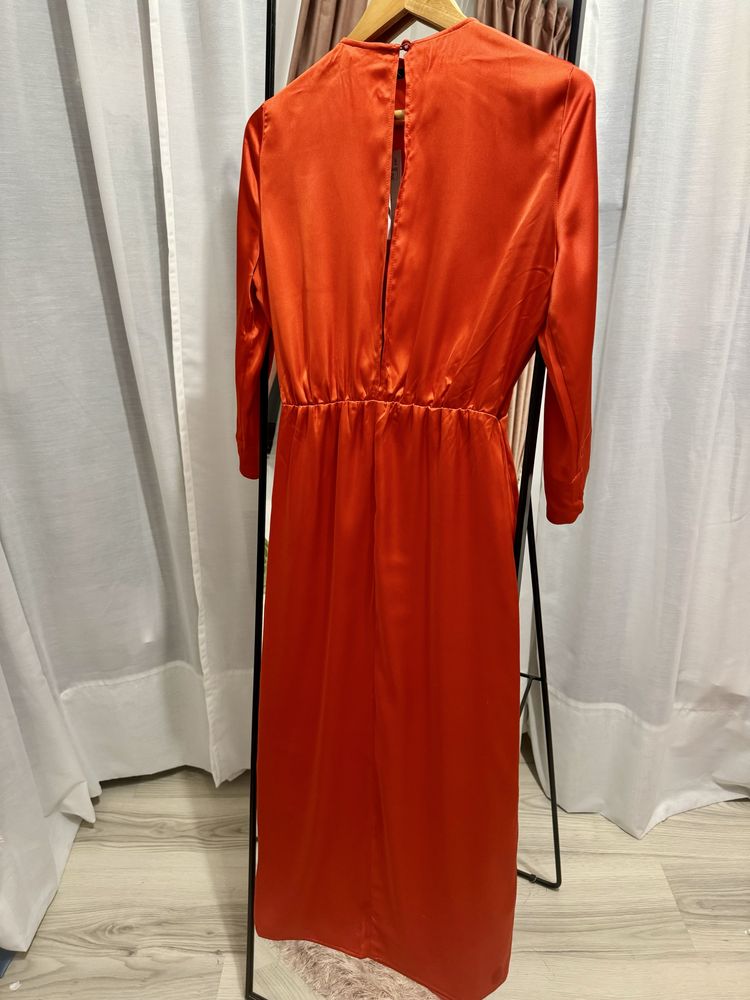 Rochie roșie midi / lungă satinată elegantă de ocazie Zara mărimea S