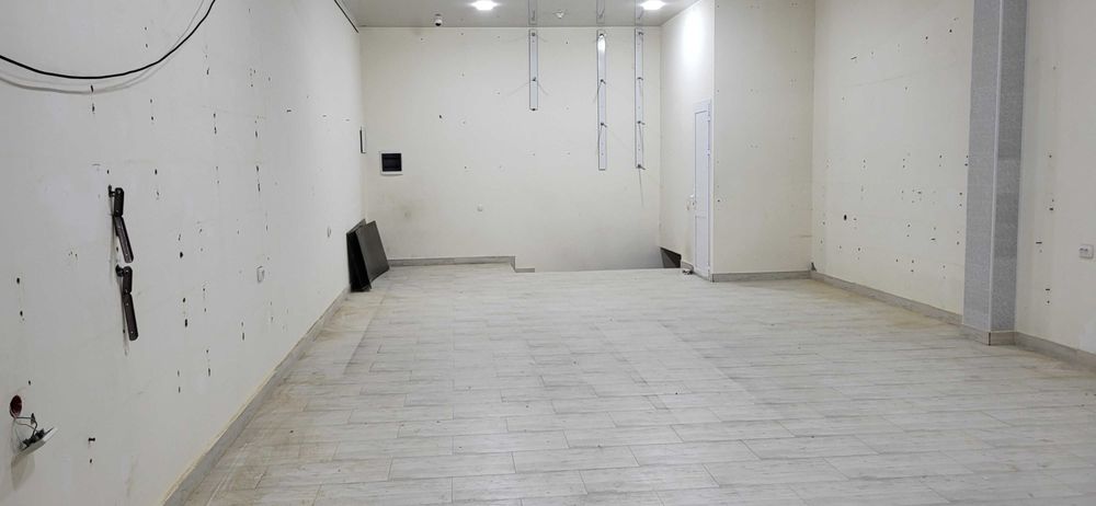 Arenda magazin. Erkin savdo yonida. 84 kvadrat metr+84 kv metr podval