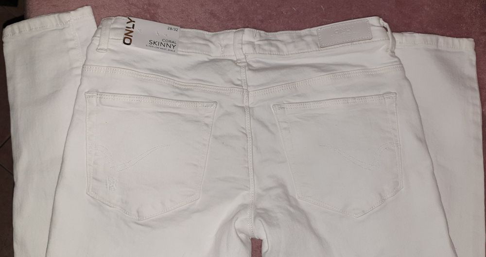 Дамски бели дънки Only.