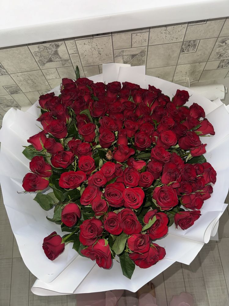 101 роз сегодня подарили