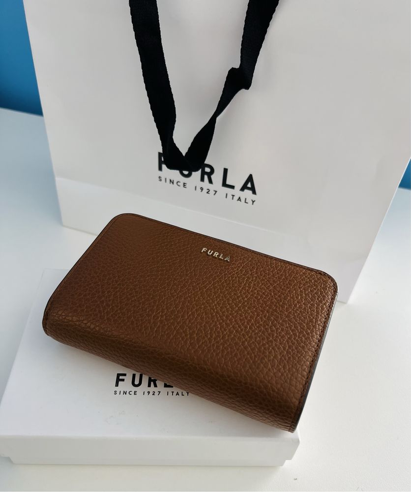 Кожен портфейл Furla