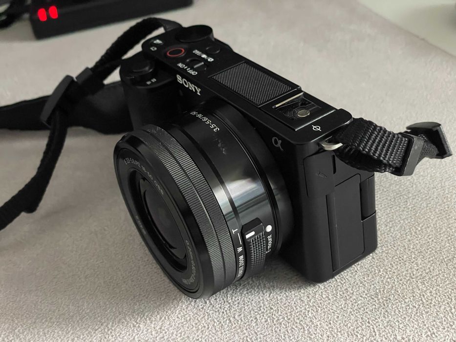 Camera Sony Alpha ZV-E10 Vlogging 4K Kit 16-50 mm F/3.5-5.6