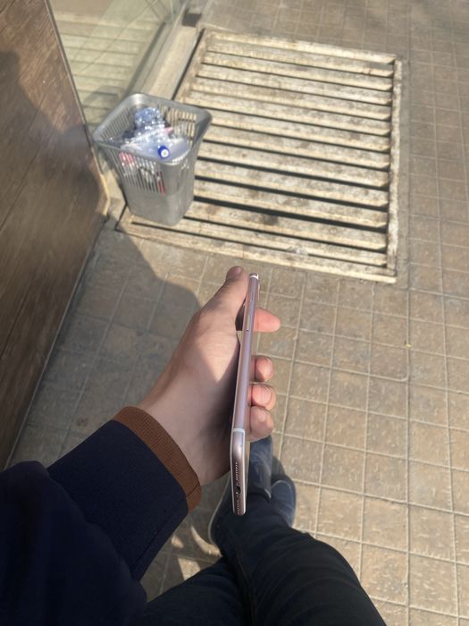 Iphone 7+ holati yaxshi iclodga tushgan