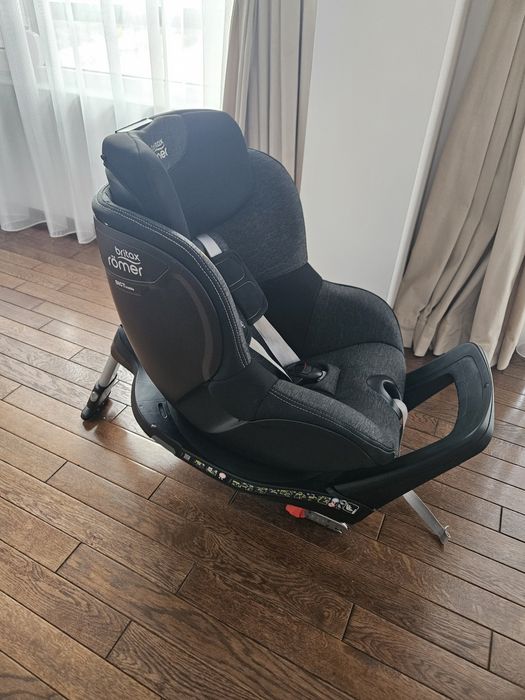 Столче за кола  Britax Romer Dualfix i-Size M