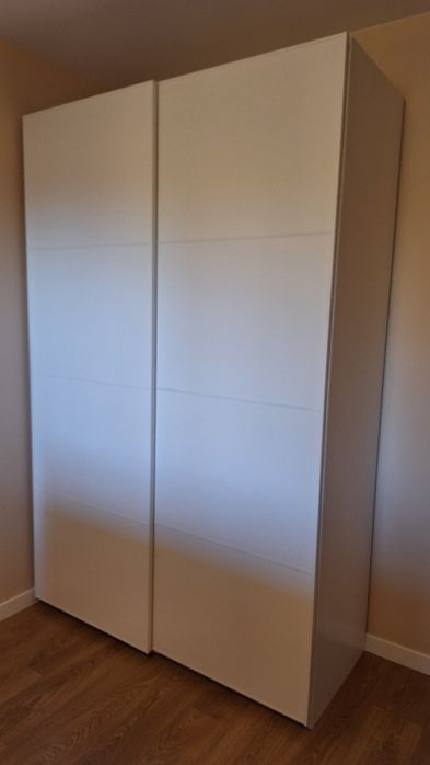 Гардероб с плъзгащи врати Икеа