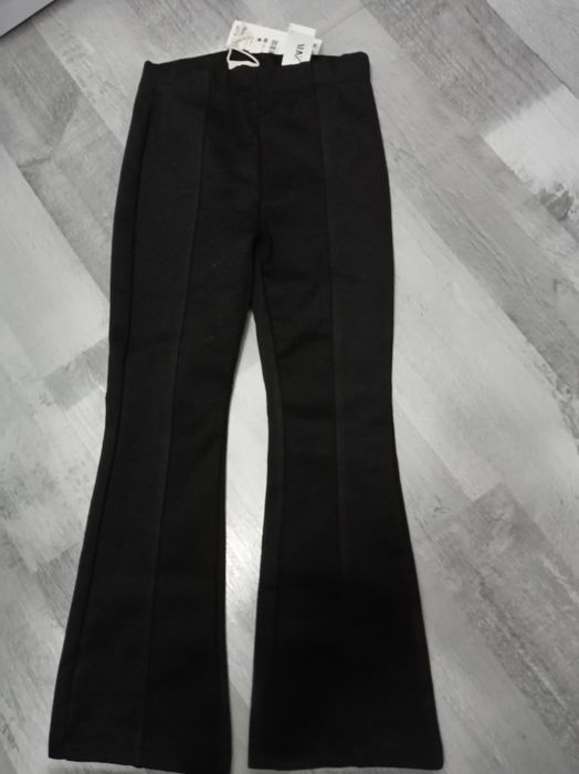 Pantaloni, stil colanți, evazați, negri, marca Zara, mărime 116cm(6ani