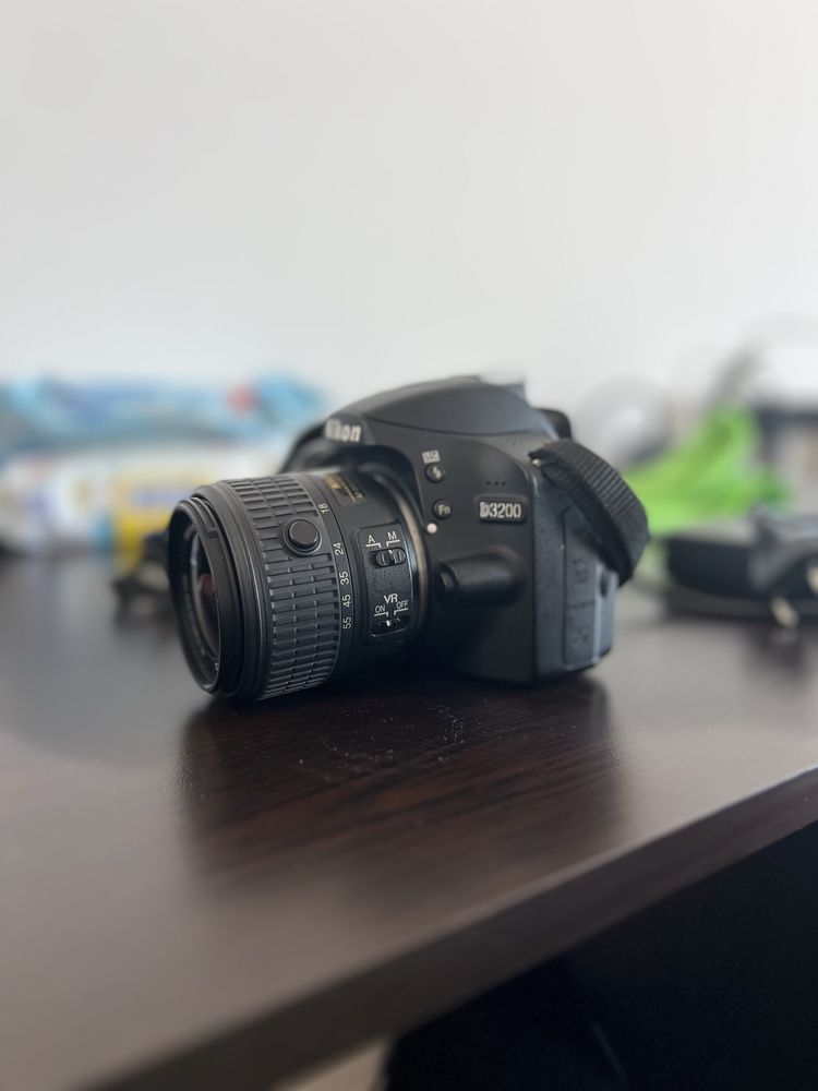 Фотоапарат DSLR Nikon D3200 / 18-55 VR обектив