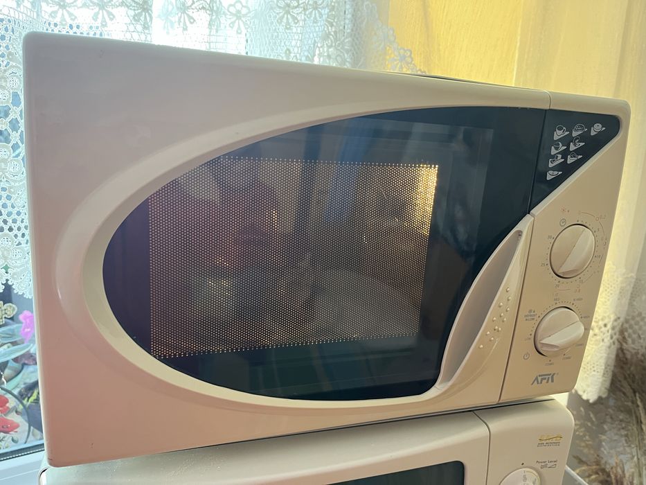 Микровълнова фурна AFK