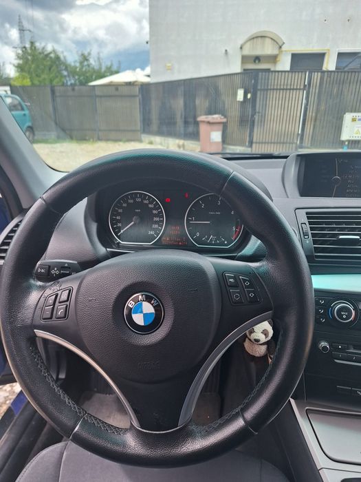 BMW seria 1 model 118d an 2010
