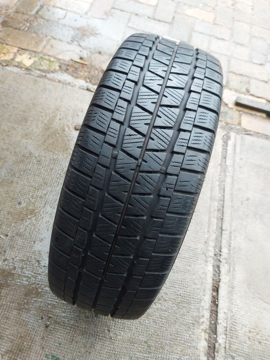 O bucată 235/65 R16C M+S iarnă - una Semperit Yokohama Falken Uniroy