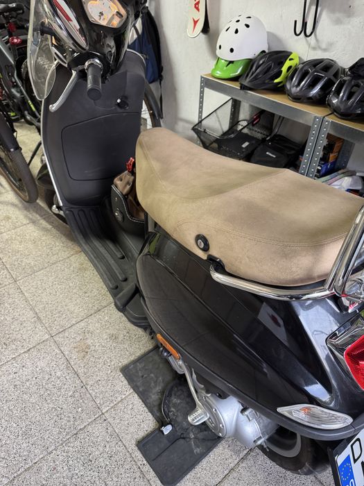 Scuter Vespa 50 negru 2016