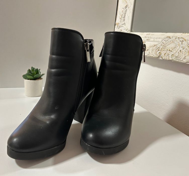 Botine negre cu toc