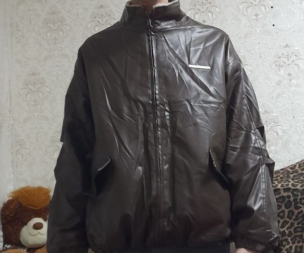 Продаётся двустороняя кожанная куртка unisex абсолютно новая