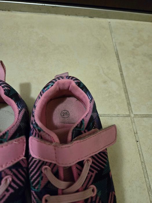 Продавам 3 цифта детски обувки