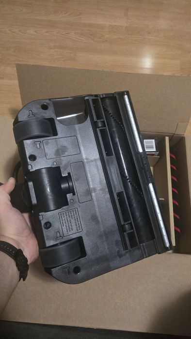 Cap aspirator rotativ pe acululator