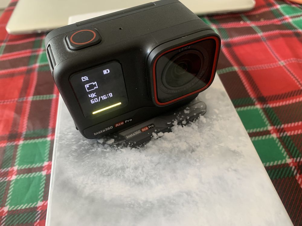Cameră de acțiune Insta360 Ace Pro Impecabila - Ca Noua